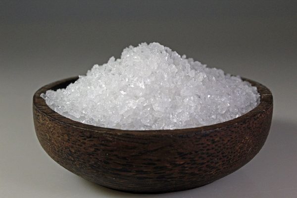 coarse white crystal salt