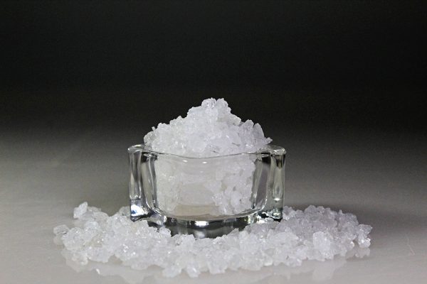 large coarse white crystal salt