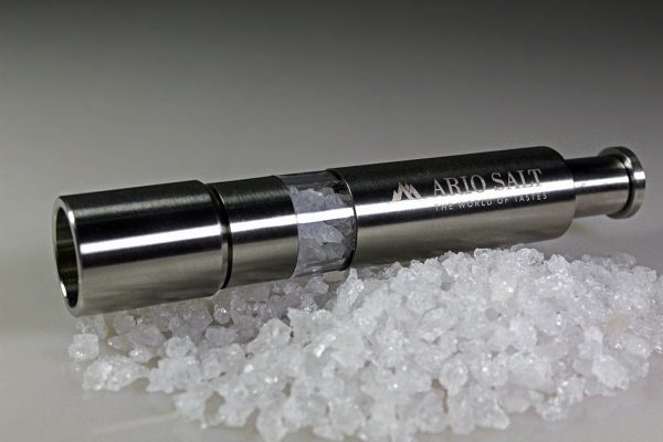 large coarse white crystal salt