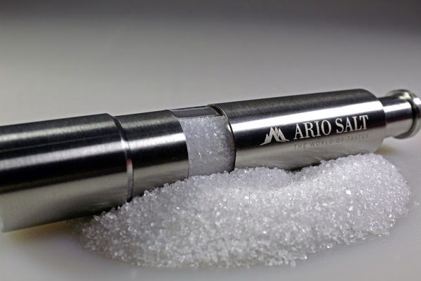 small coarse white crystal salt